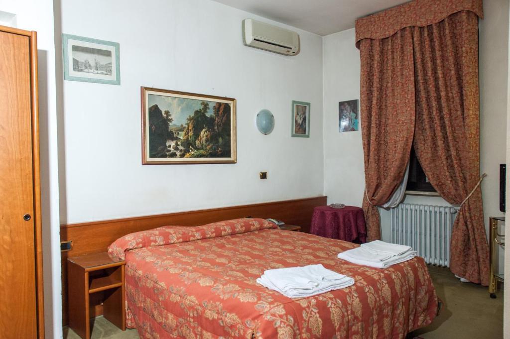Vip Hotel Piacenza Kültér fotó