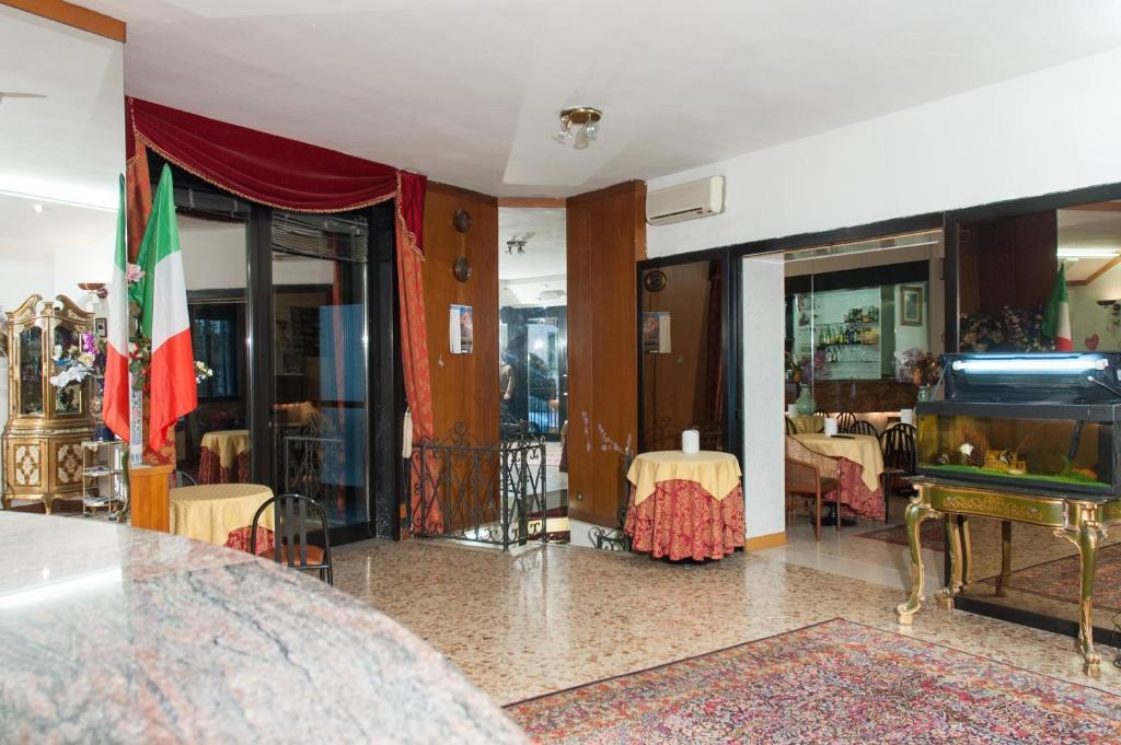 Vip Hotel Piacenza Kültér fotó
