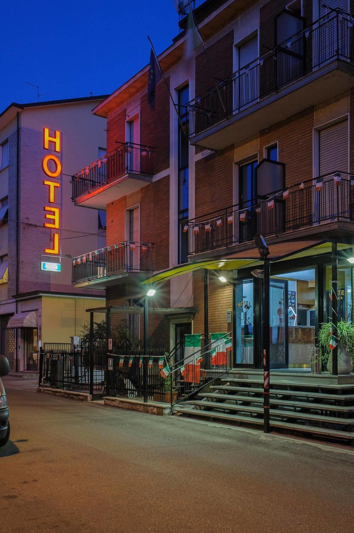 Vip Hotel Piacenza Kültér fotó