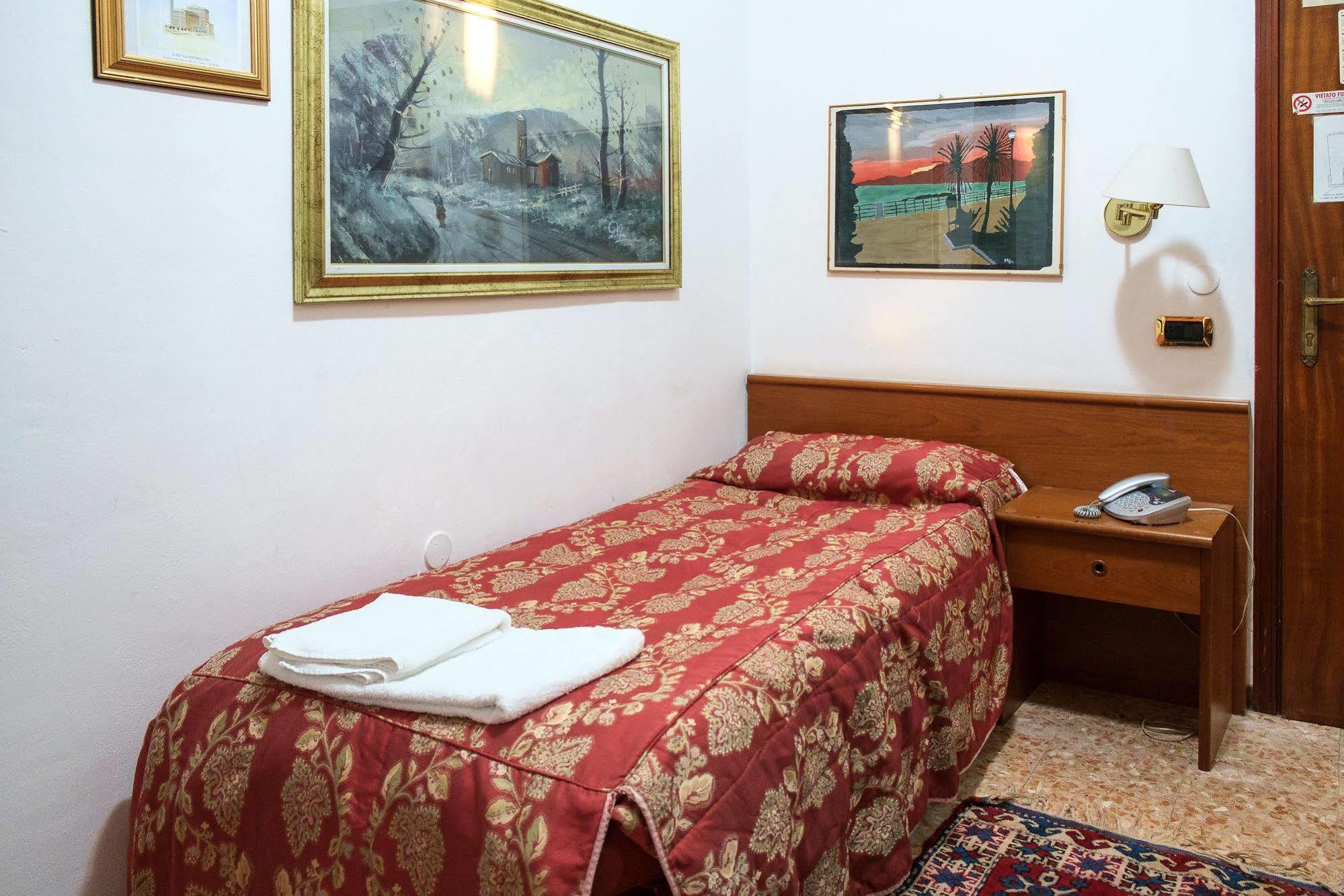 Vip Hotel Piacenza Kültér fotó