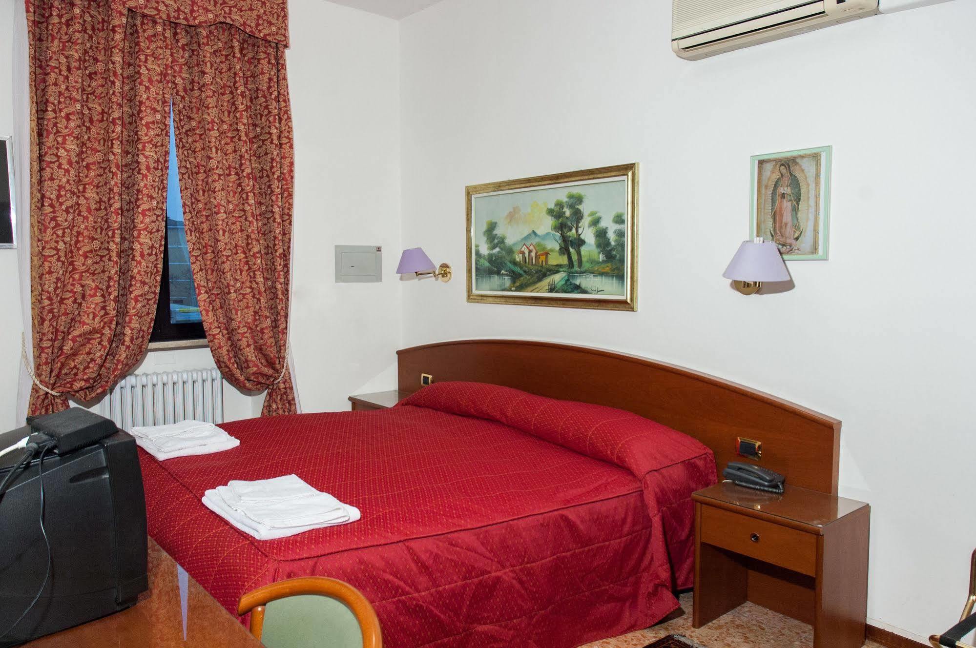 Vip Hotel Piacenza Kültér fotó