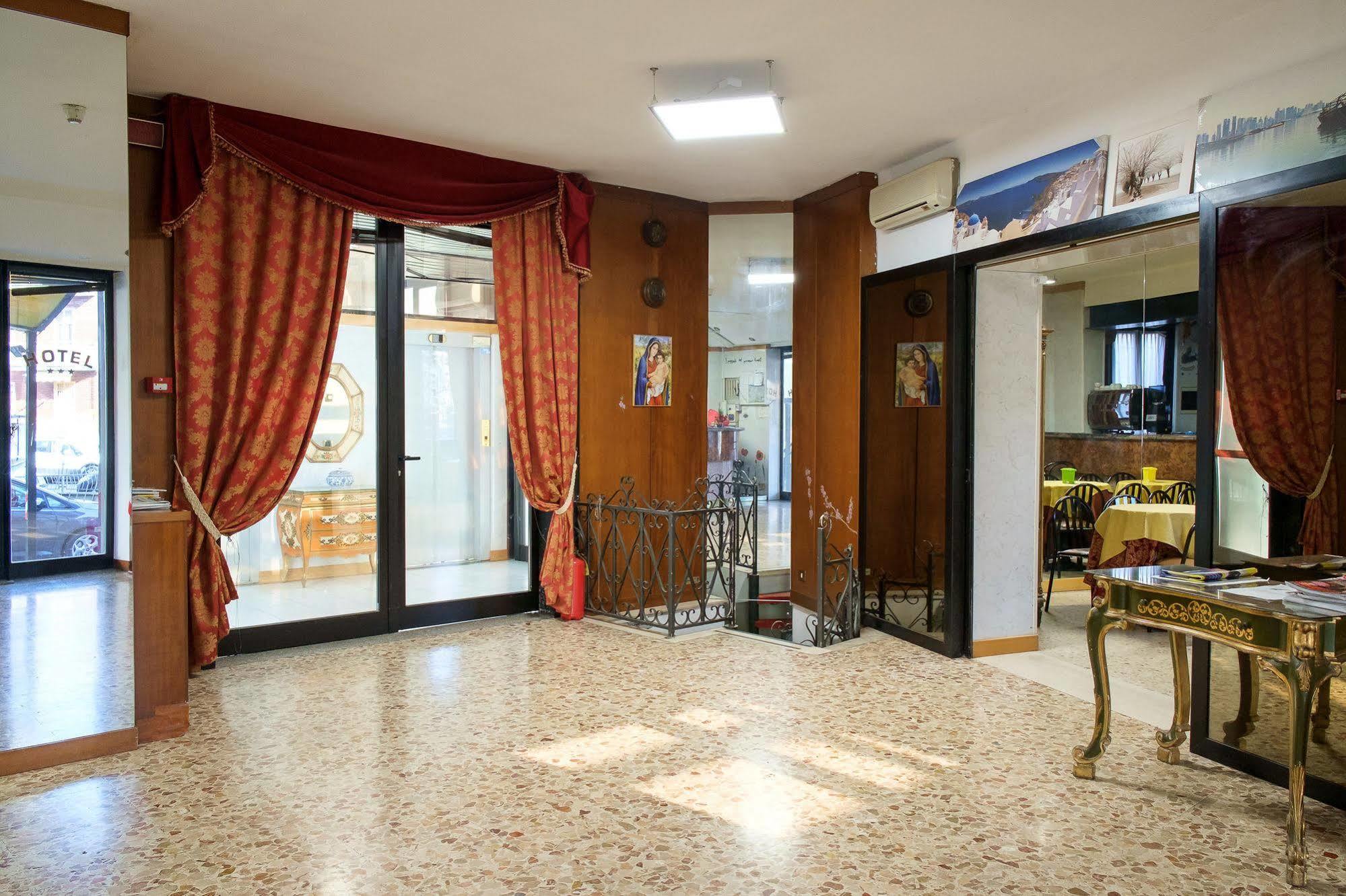 Vip Hotel Piacenza Kültér fotó
