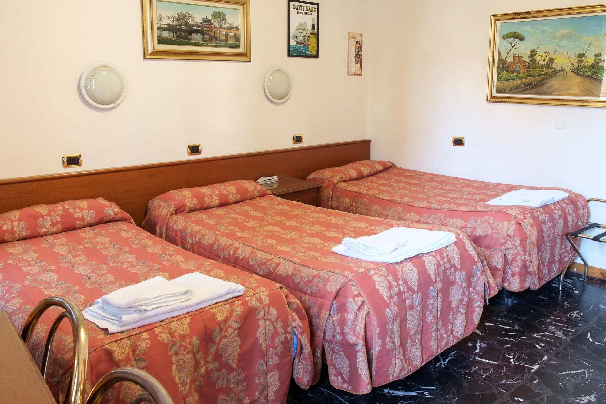 Vip Hotel Piacenza Kültér fotó