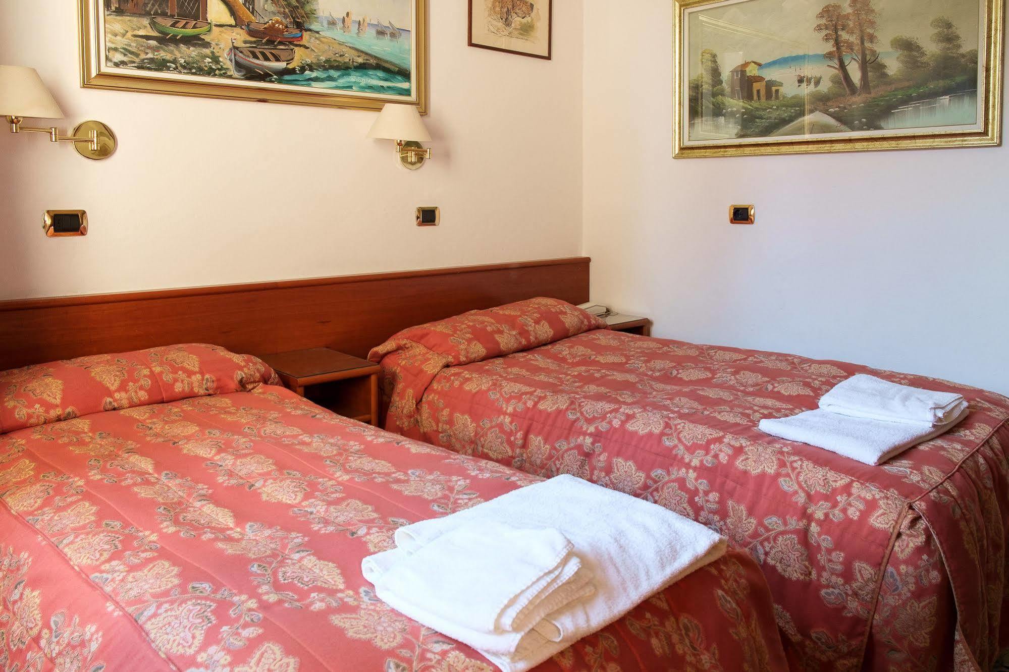 Vip Hotel Piacenza Kültér fotó