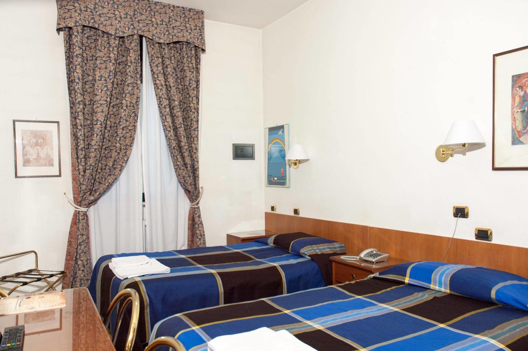 Vip Hotel Piacenza Kültér fotó