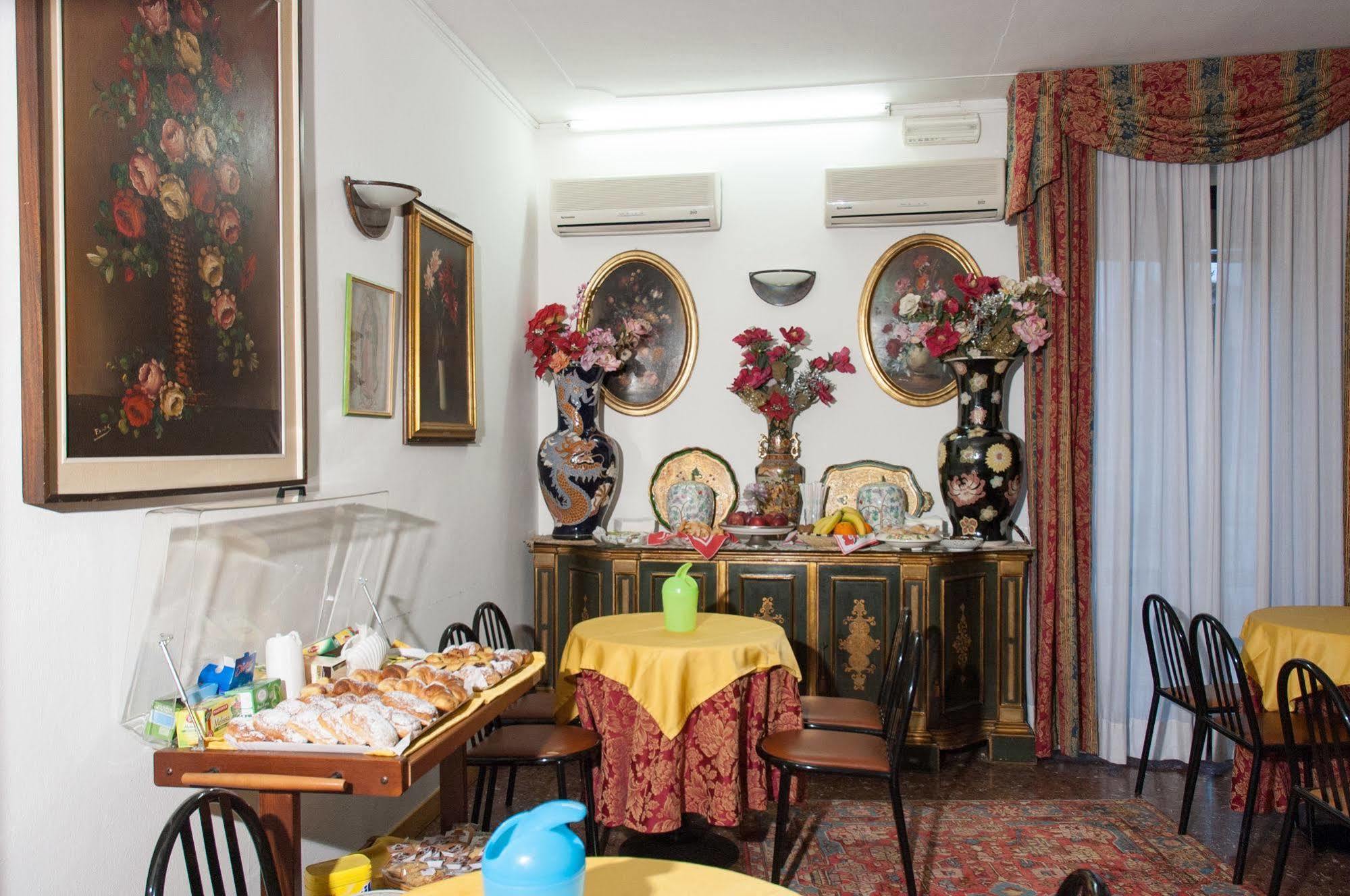 Vip Hotel Piacenza Kültér fotó