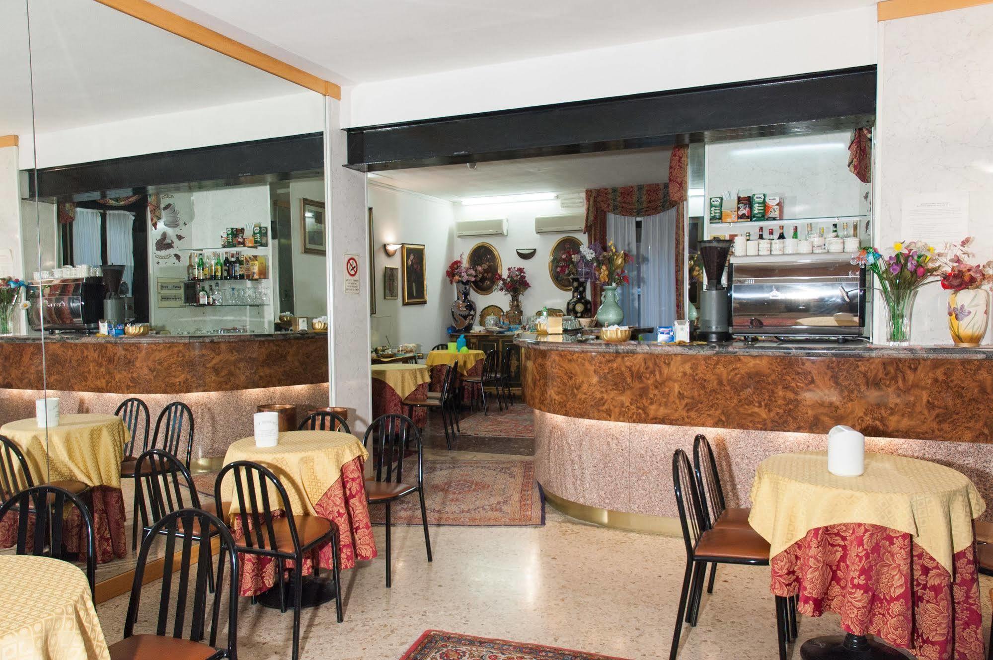 Vip Hotel Piacenza Kültér fotó